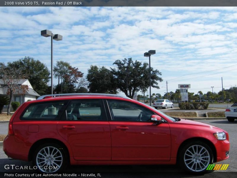 Passion Red / Off Black 2008 Volvo V50 T5