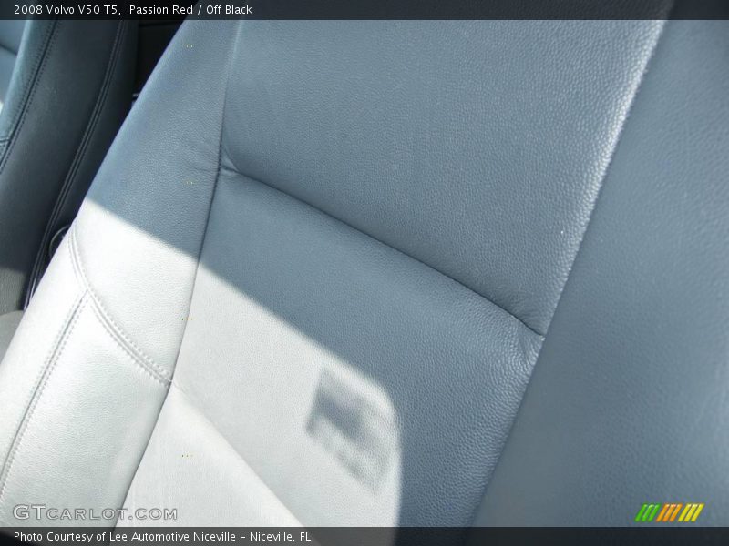 Passion Red / Off Black 2008 Volvo V50 T5