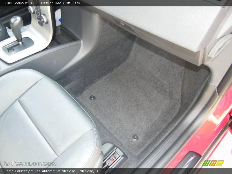 Passion Red / Off Black 2008 Volvo V50 T5