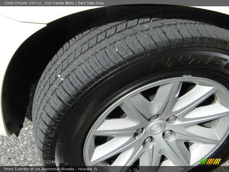 Cool Vanilla White / Dark Slate Gray 2008 Chrysler 300 LX