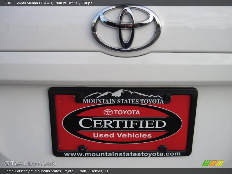 Natural White / Taupe 2005 Toyota Sienna LE AWD