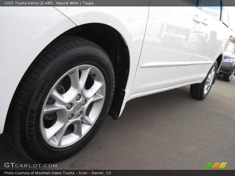 Natural White / Taupe 2005 Toyota Sienna LE AWD