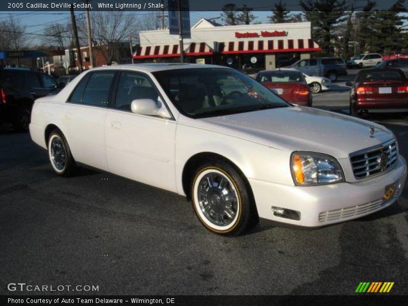 White Lightning / Shale 2005 Cadillac DeVille Sedan