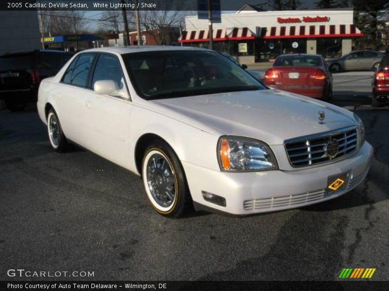 White Lightning / Shale 2005 Cadillac DeVille Sedan