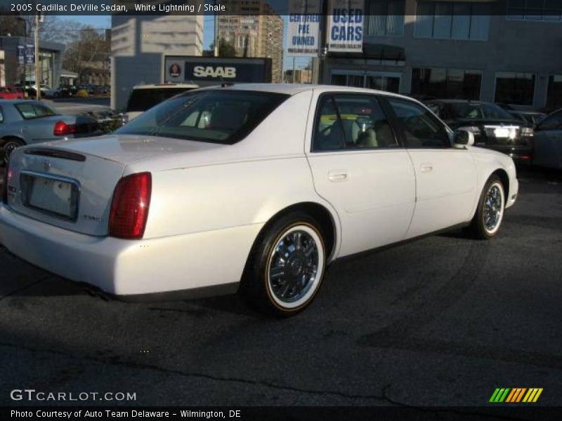 White Lightning / Shale 2005 Cadillac DeVille Sedan