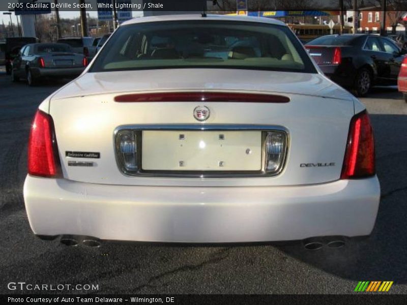 White Lightning / Shale 2005 Cadillac DeVille Sedan