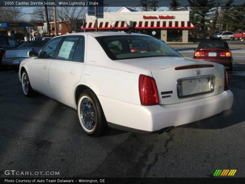 White Lightning / Shale 2005 Cadillac DeVille Sedan