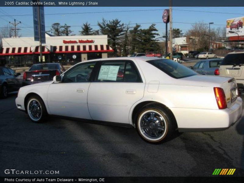 White Lightning / Shale 2005 Cadillac DeVille Sedan