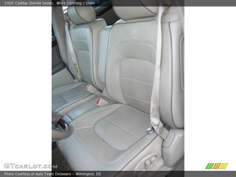 White Lightning / Shale 2005 Cadillac DeVille Sedan