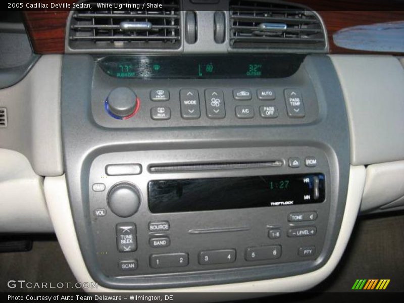 White Lightning / Shale 2005 Cadillac DeVille Sedan