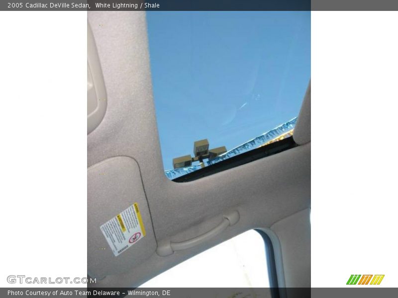 White Lightning / Shale 2005 Cadillac DeVille Sedan