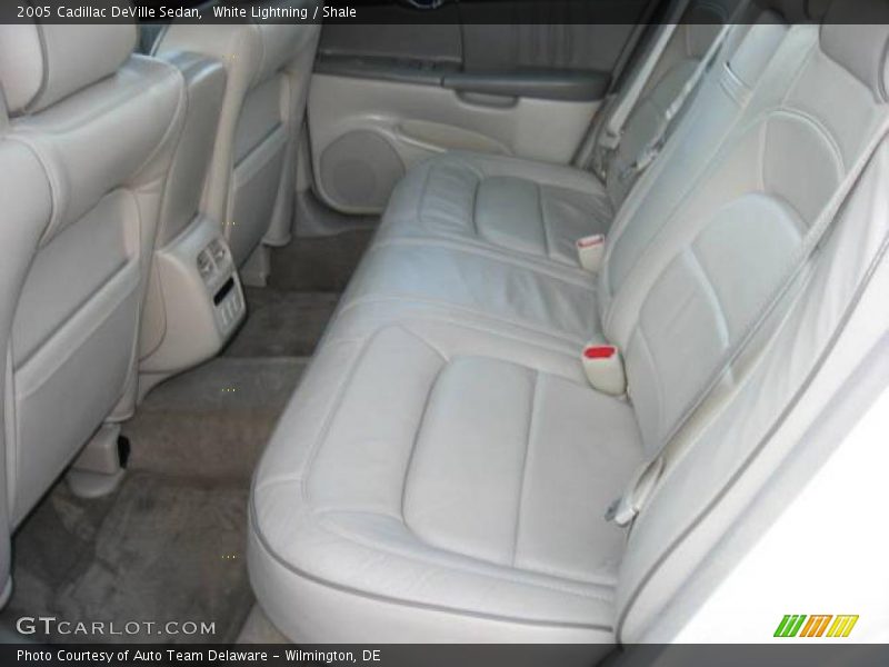 White Lightning / Shale 2005 Cadillac DeVille Sedan