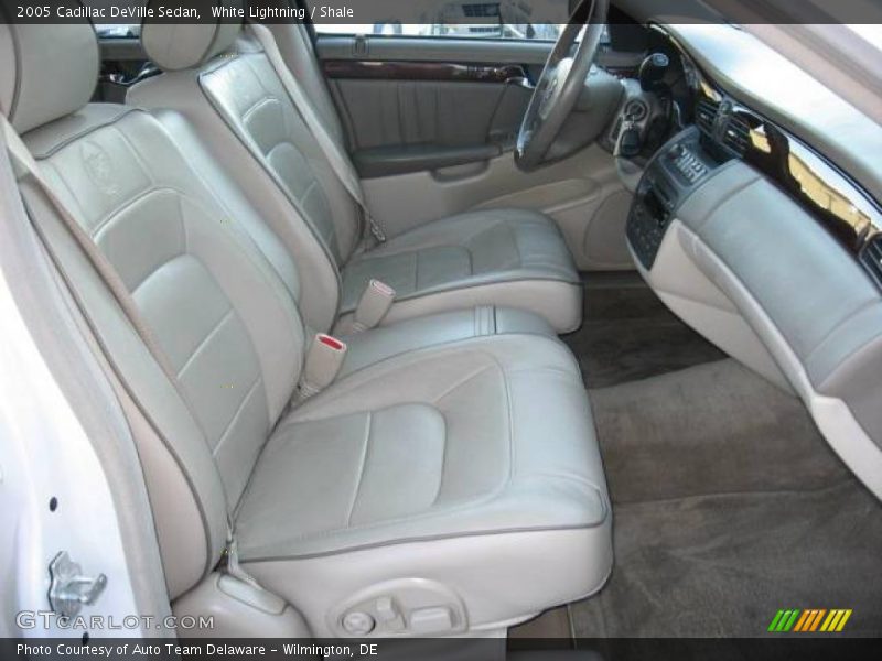 White Lightning / Shale 2005 Cadillac DeVille Sedan