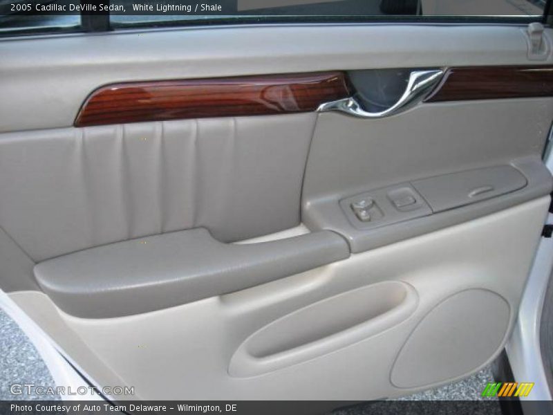 White Lightning / Shale 2005 Cadillac DeVille Sedan