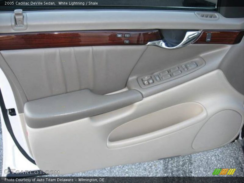 White Lightning / Shale 2005 Cadillac DeVille Sedan