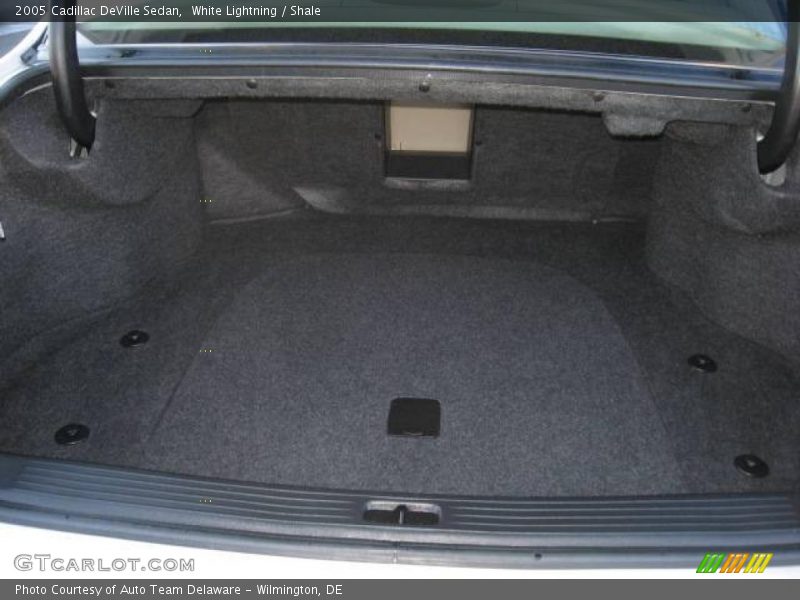 White Lightning / Shale 2005 Cadillac DeVille Sedan