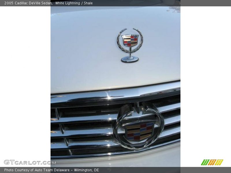 White Lightning / Shale 2005 Cadillac DeVille Sedan