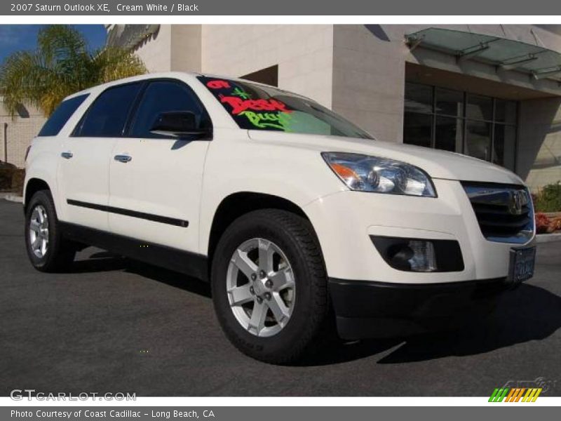 Cream White / Black 2007 Saturn Outlook XE