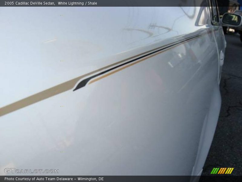 White Lightning / Shale 2005 Cadillac DeVille Sedan