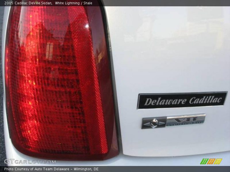 White Lightning / Shale 2005 Cadillac DeVille Sedan
