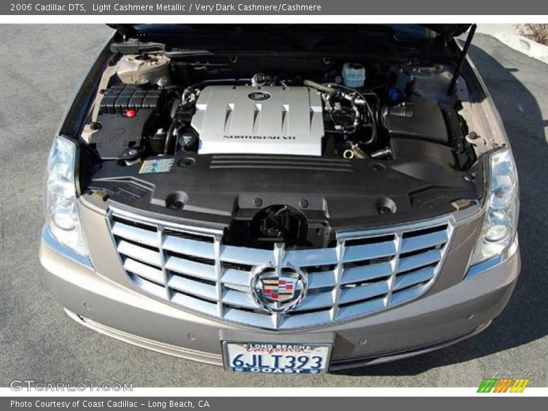 Light Cashmere Metallic / Very Dark Cashmere/Cashmere 2006 Cadillac DTS