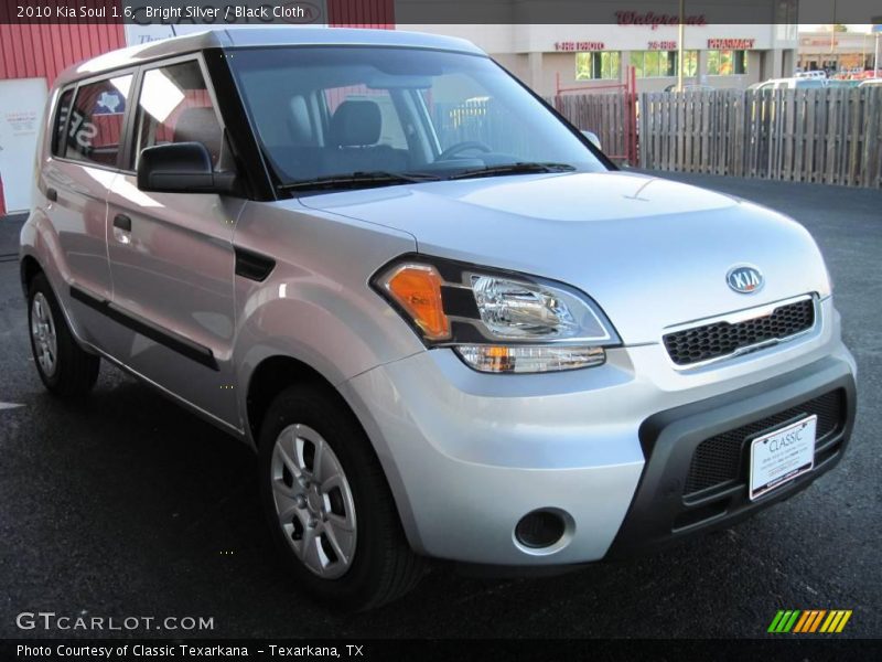 Bright Silver / Black Cloth 2010 Kia Soul 1.6