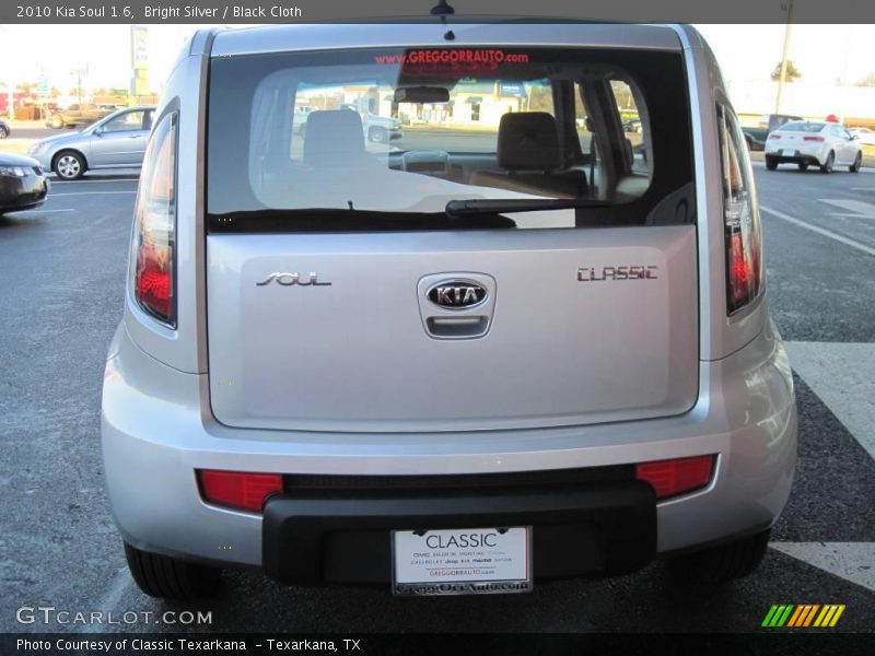 Bright Silver / Black Cloth 2010 Kia Soul 1.6
