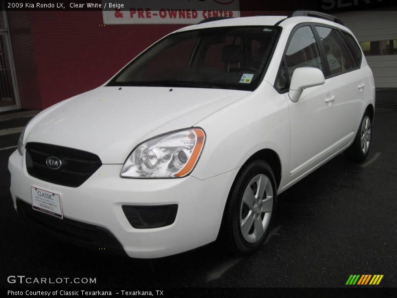 Clear White / Beige 2009 Kia Rondo LX