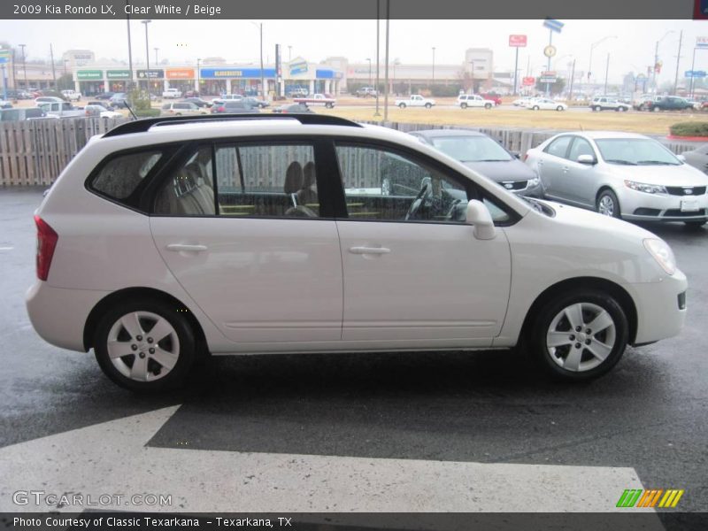Clear White / Beige 2009 Kia Rondo LX