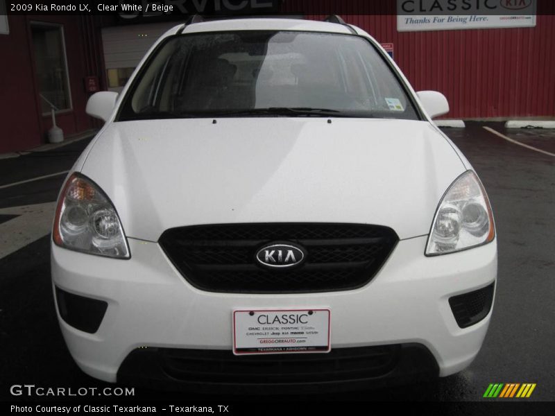 Clear White / Beige 2009 Kia Rondo LX