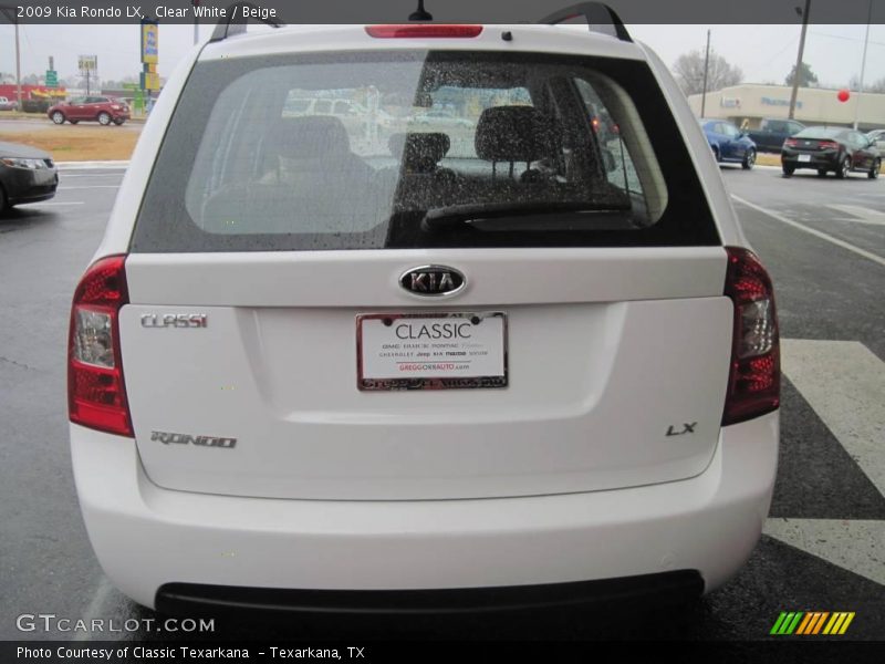 Clear White / Beige 2009 Kia Rondo LX