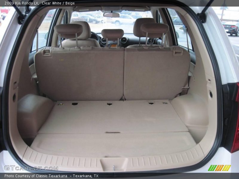 Clear White / Beige 2009 Kia Rondo LX