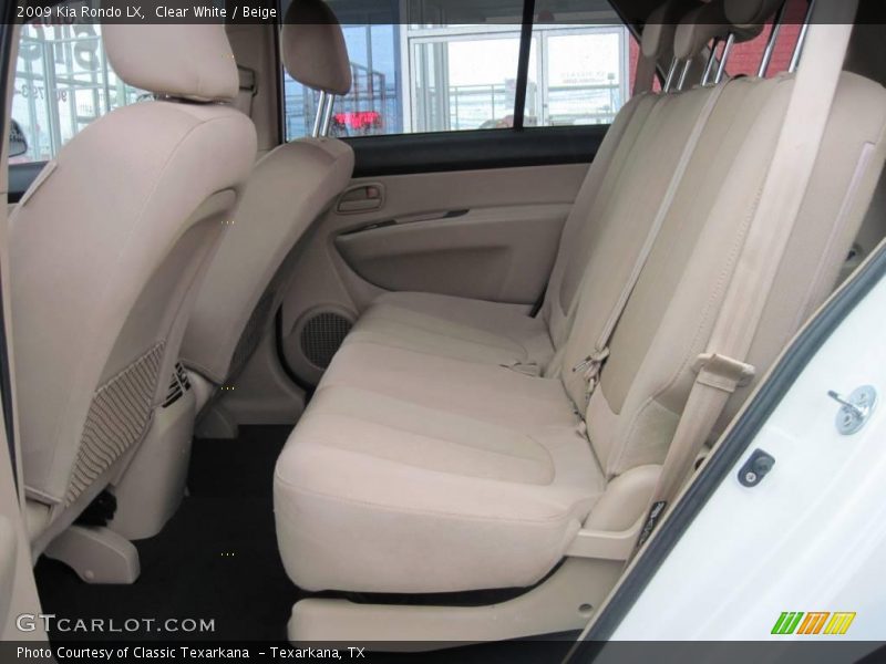 Clear White / Beige 2009 Kia Rondo LX