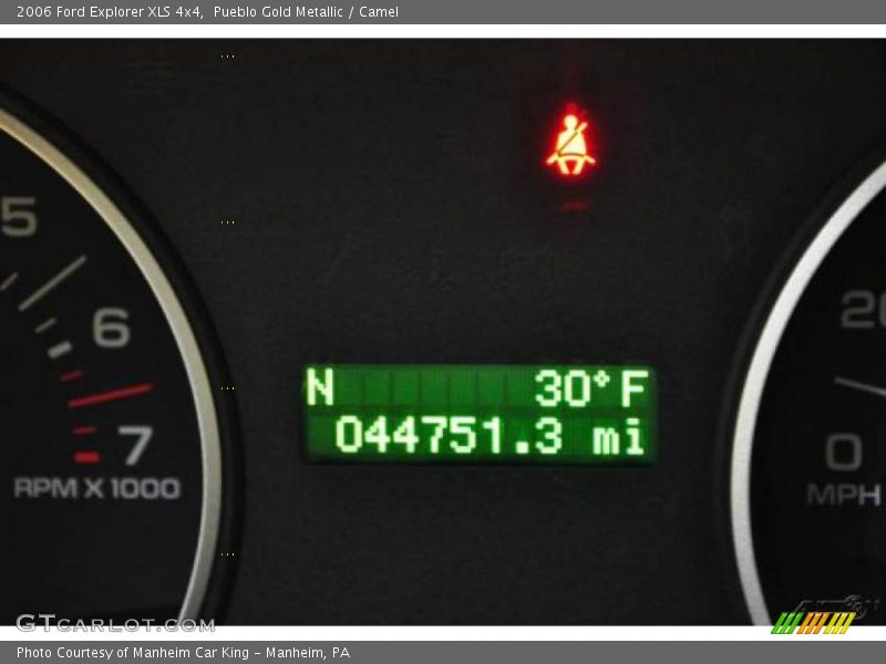 Pueblo Gold Metallic / Camel 2006 Ford Explorer XLS 4x4