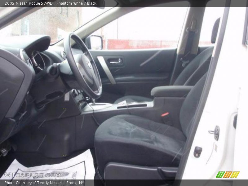 Phantom White / Black 2009 Nissan Rogue S AWD