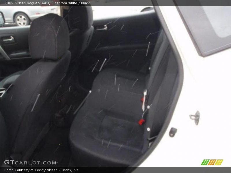 Phantom White / Black 2009 Nissan Rogue S AWD