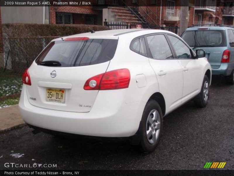 Phantom White / Black 2009 Nissan Rogue S AWD