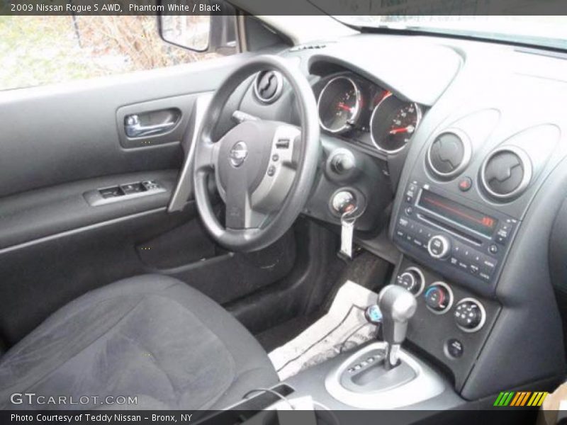 Phantom White / Black 2009 Nissan Rogue S AWD
