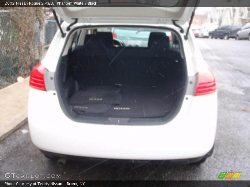 Phantom White / Black 2009 Nissan Rogue S AWD