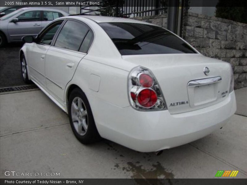 Satin White Pearl / Blond 2005 Nissan Altima 3.5 SL