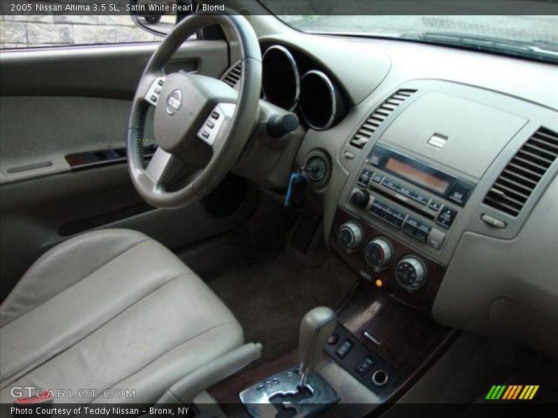 Satin White Pearl / Blond 2005 Nissan Altima 3.5 SL