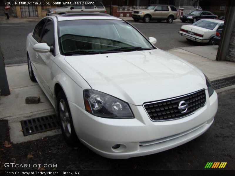 Satin White Pearl / Blond 2005 Nissan Altima 3.5 SL