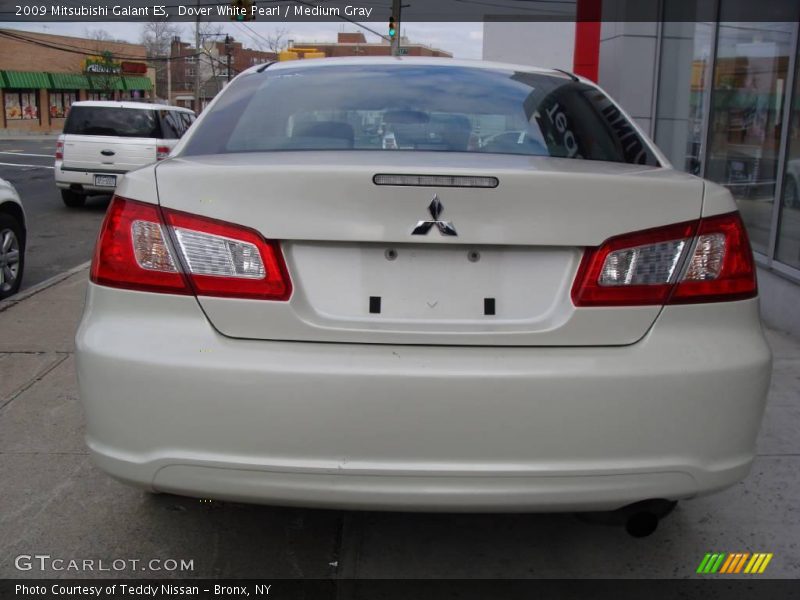 Dover White Pearl / Medium Gray 2009 Mitsubishi Galant ES