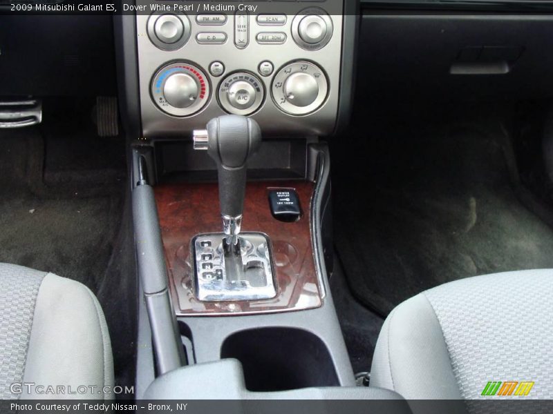 Dover White Pearl / Medium Gray 2009 Mitsubishi Galant ES