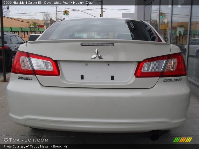 Dover White Pearl / Medium Gray 2009 Mitsubishi Galant ES