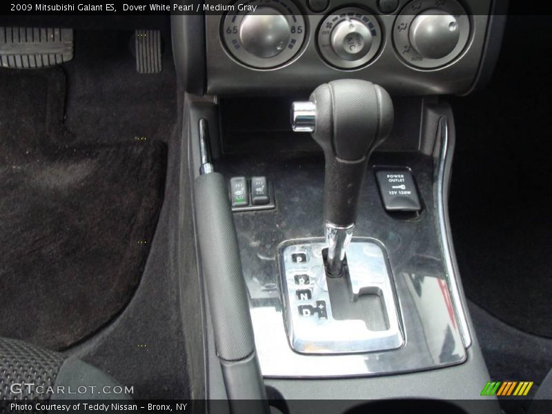 Dover White Pearl / Medium Gray 2009 Mitsubishi Galant ES