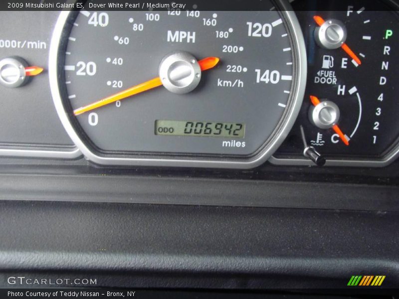 Dover White Pearl / Medium Gray 2009 Mitsubishi Galant ES