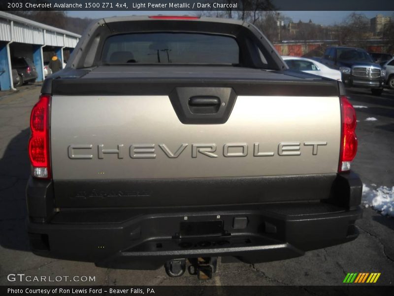 Light Pewter Metallic / Dark Charcoal 2003 Chevrolet Avalanche 1500 Z71 4x4