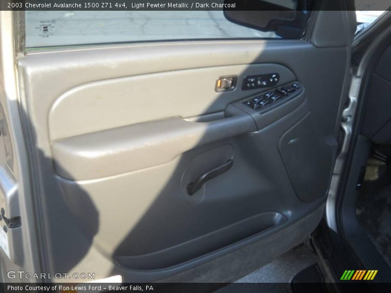 Light Pewter Metallic / Dark Charcoal 2003 Chevrolet Avalanche 1500 Z71 4x4