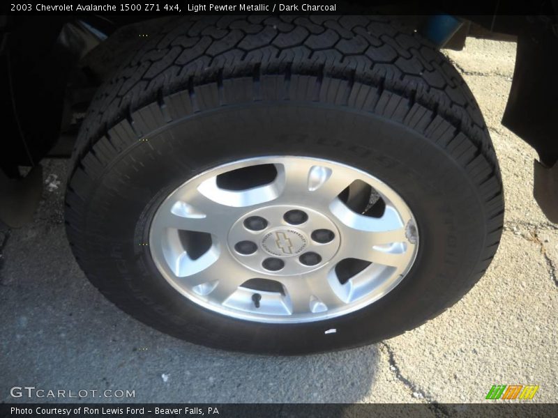 Light Pewter Metallic / Dark Charcoal 2003 Chevrolet Avalanche 1500 Z71 4x4